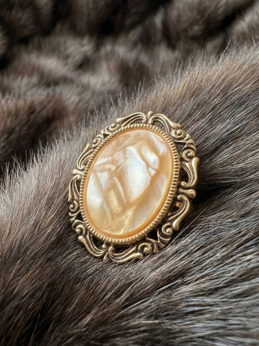 Mother of pearl gold tone scarf clip